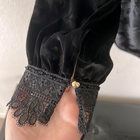 Pioneer Woman Velvet Peasant Top - Picture 6 of 15